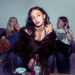 Sonia - z oddali